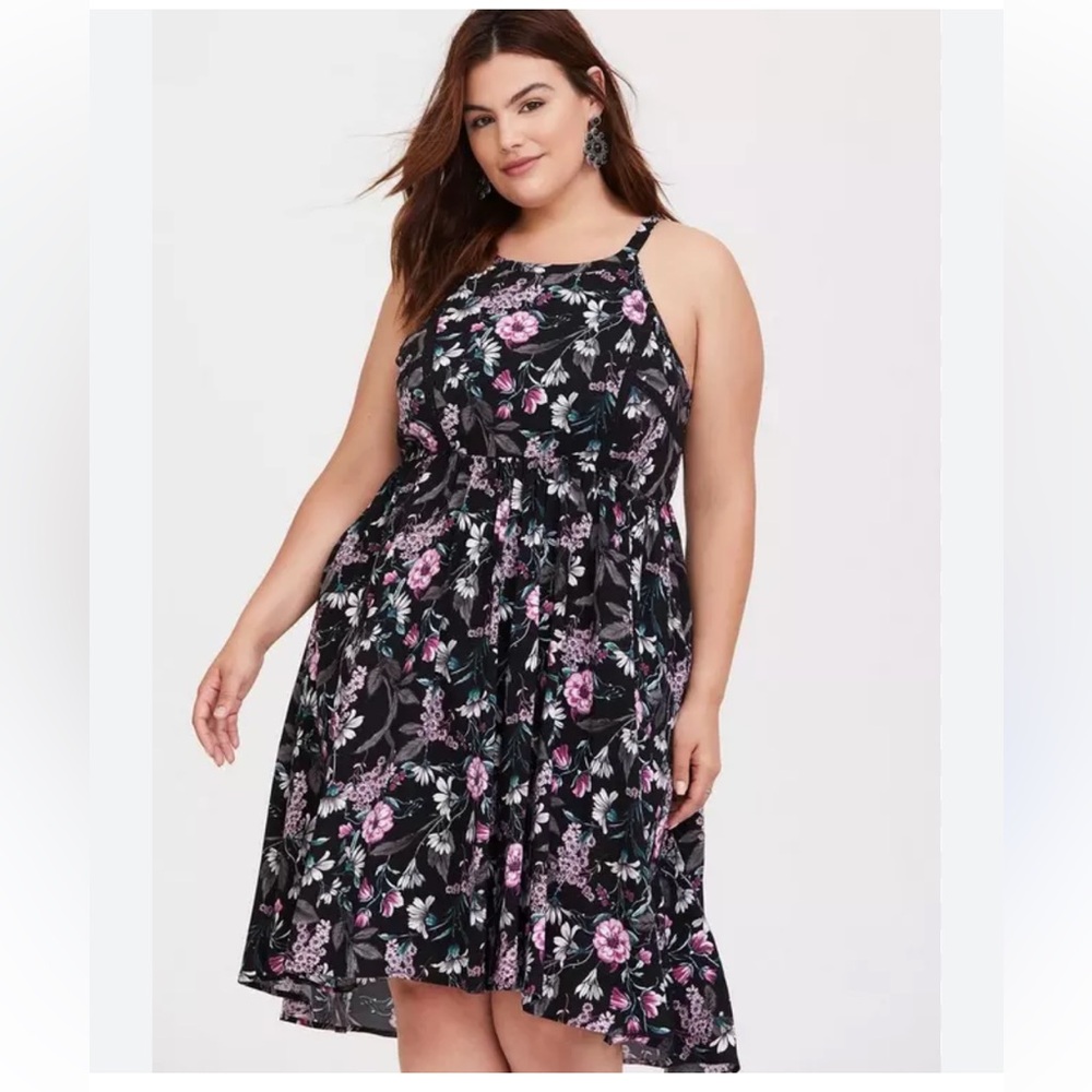 Torrid Floral High Neck Sleevless Dress with Front Pockets. Size 2X MSRP $ 58.00